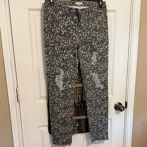 Easel Leopard Gray Patterned Jeans. Size large. Hits mid waist. Some distressing